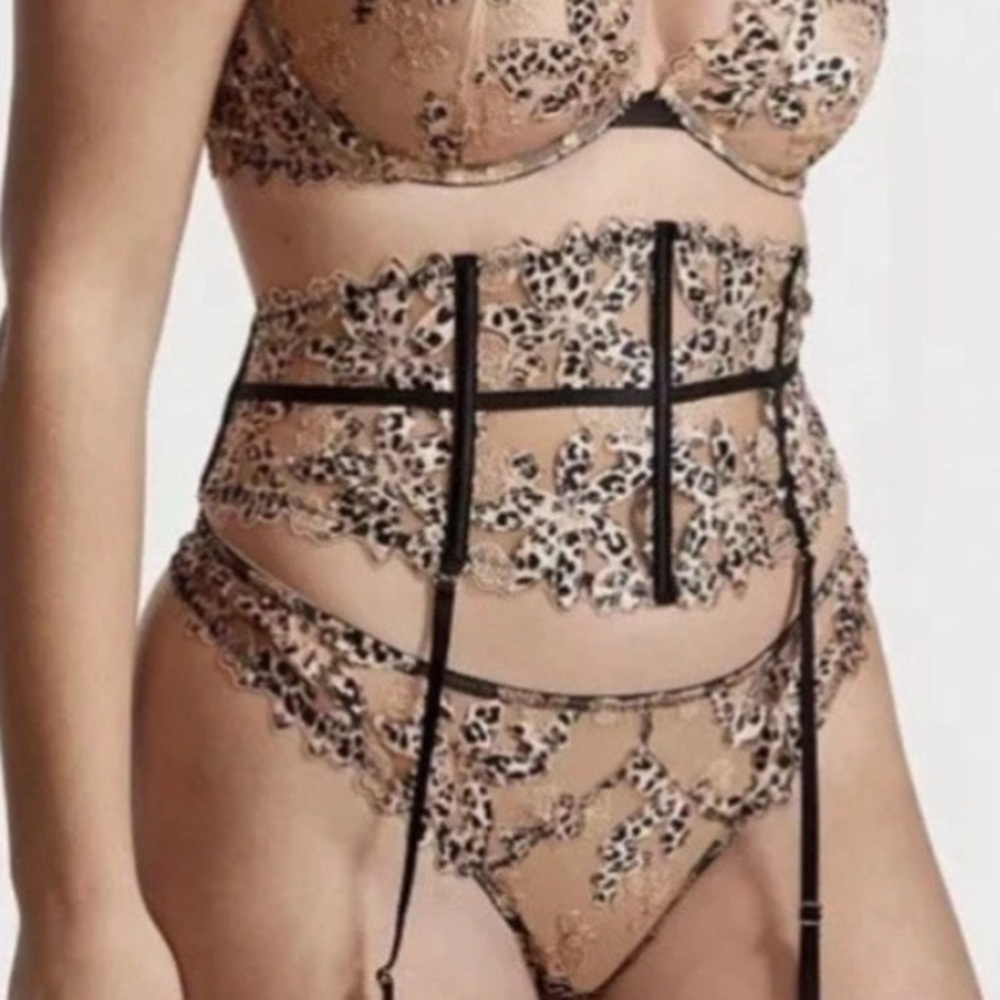 NEW Victoria's Secret Garter Belt M/L Very Sexy Leopard Print Floral Lingerie